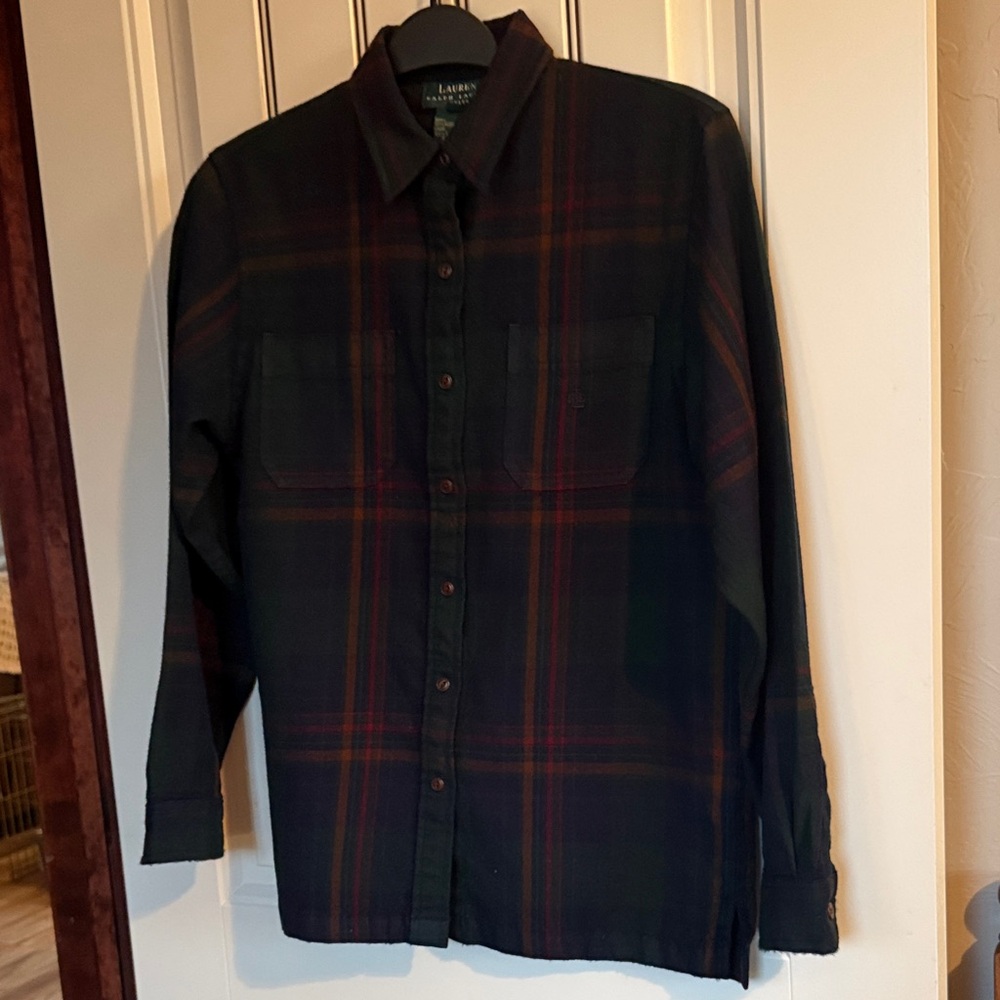 Lauren Ralph 100% Worsted Wool Ladies Button Down Shirt. Excellent Condition